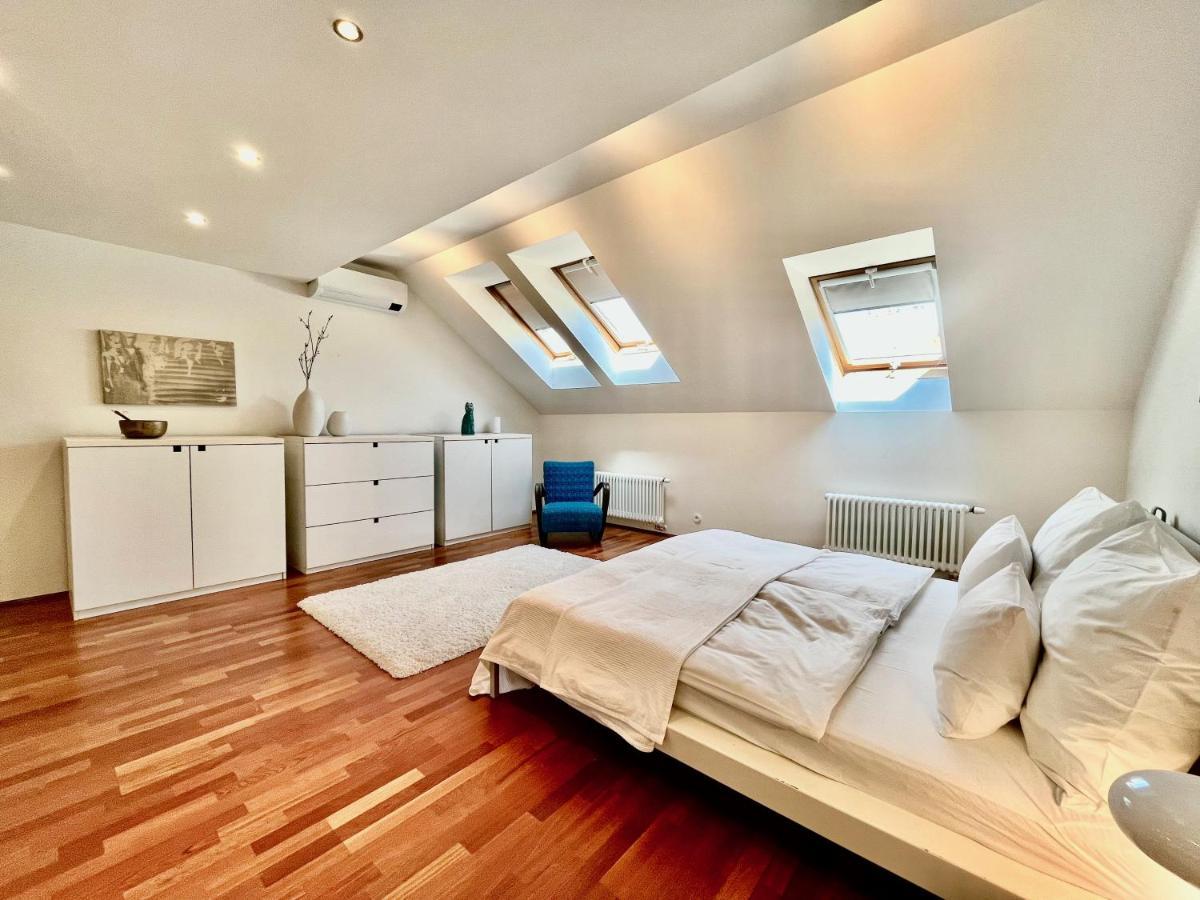 Luxury Penthouse Apartment Praga Esterno foto