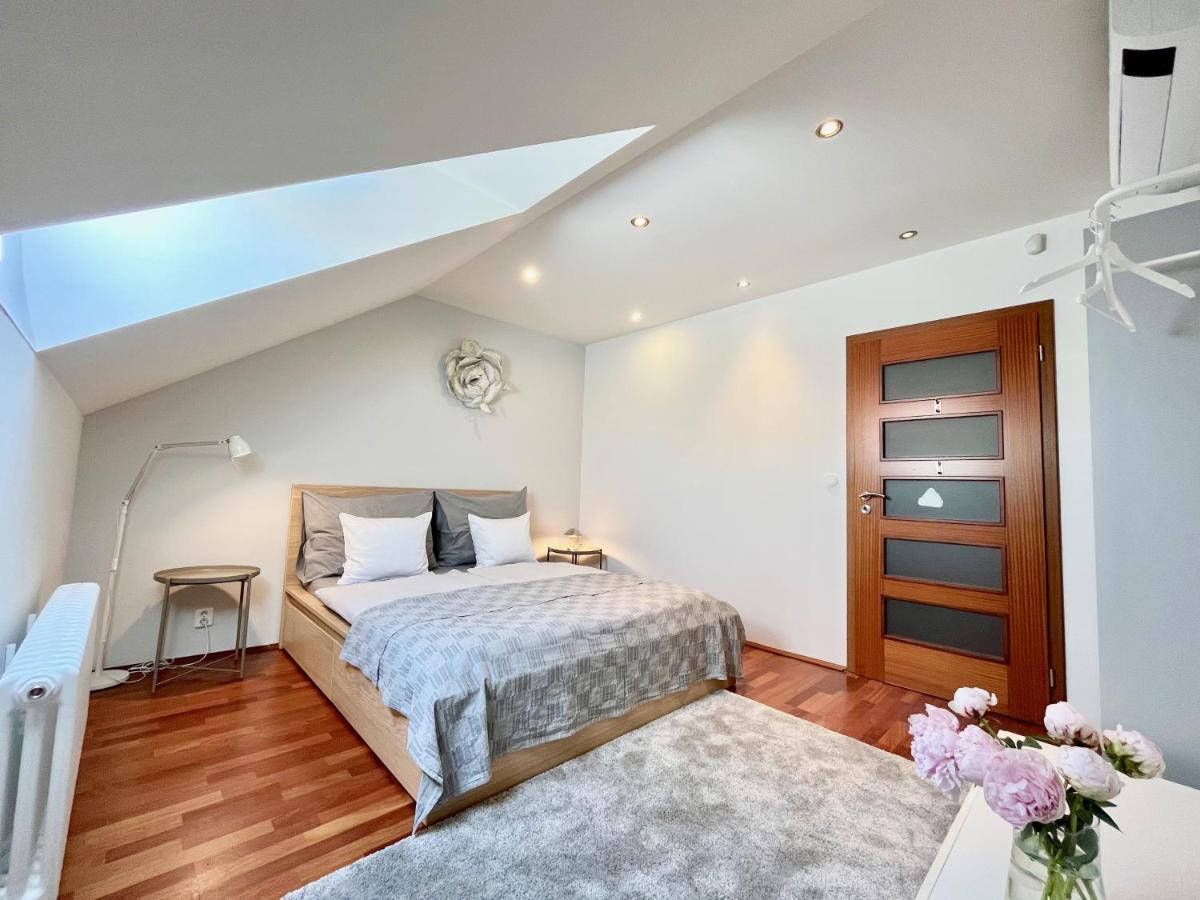 Luxury Penthouse Apartment Praga Esterno foto